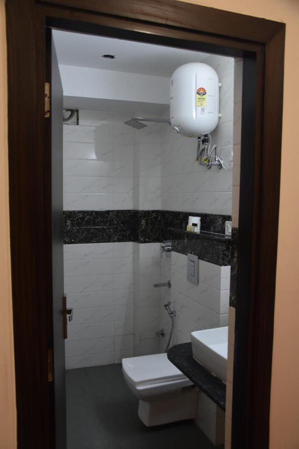 Hotel De Luxe Basai Road Gurgaon Buitenkant foto