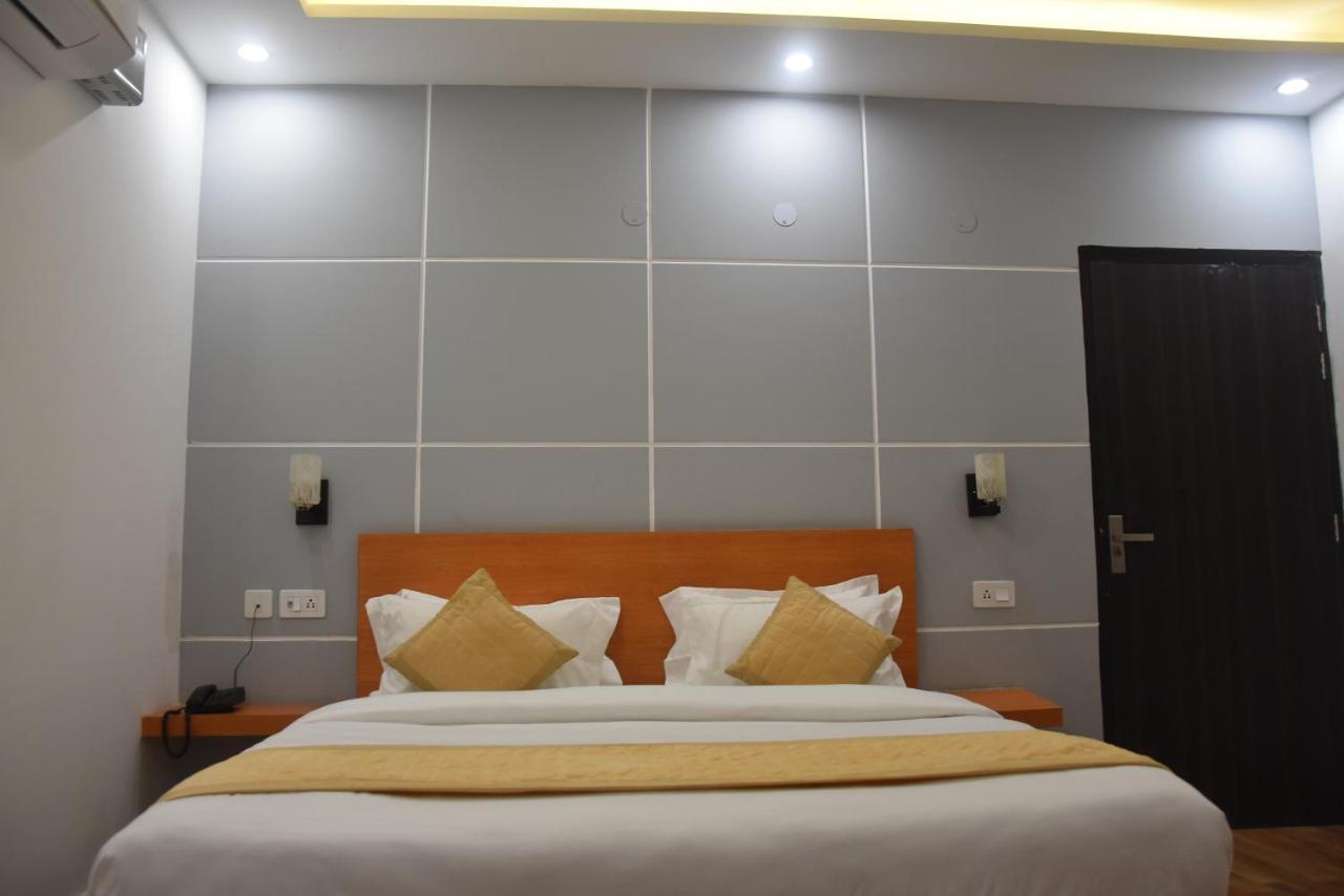 Hotel De Luxe Basai Road Gurgaon Buitenkant foto