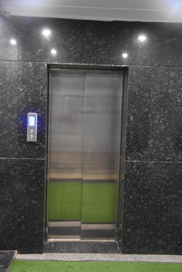 Hotel De Luxe Basai Road Gurgaon Buitenkant foto