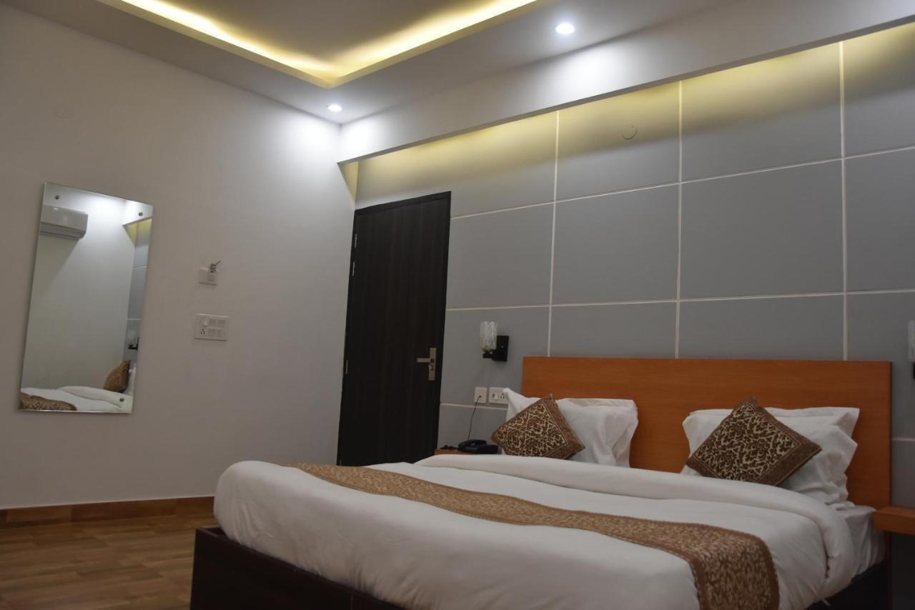 Hotel De Luxe Basai Road Gurgaon Buitenkant foto