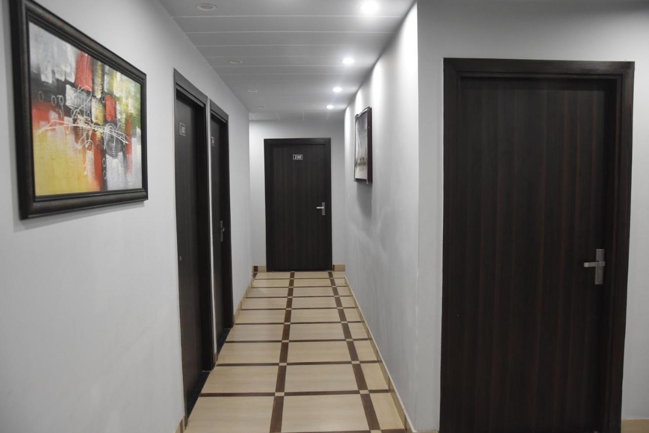 Hotel De Luxe Basai Road Gurgaon Buitenkant foto