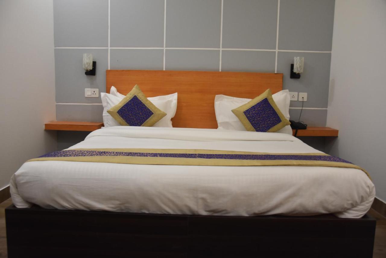 Hotel De Luxe Basai Road Gurgaon Buitenkant foto