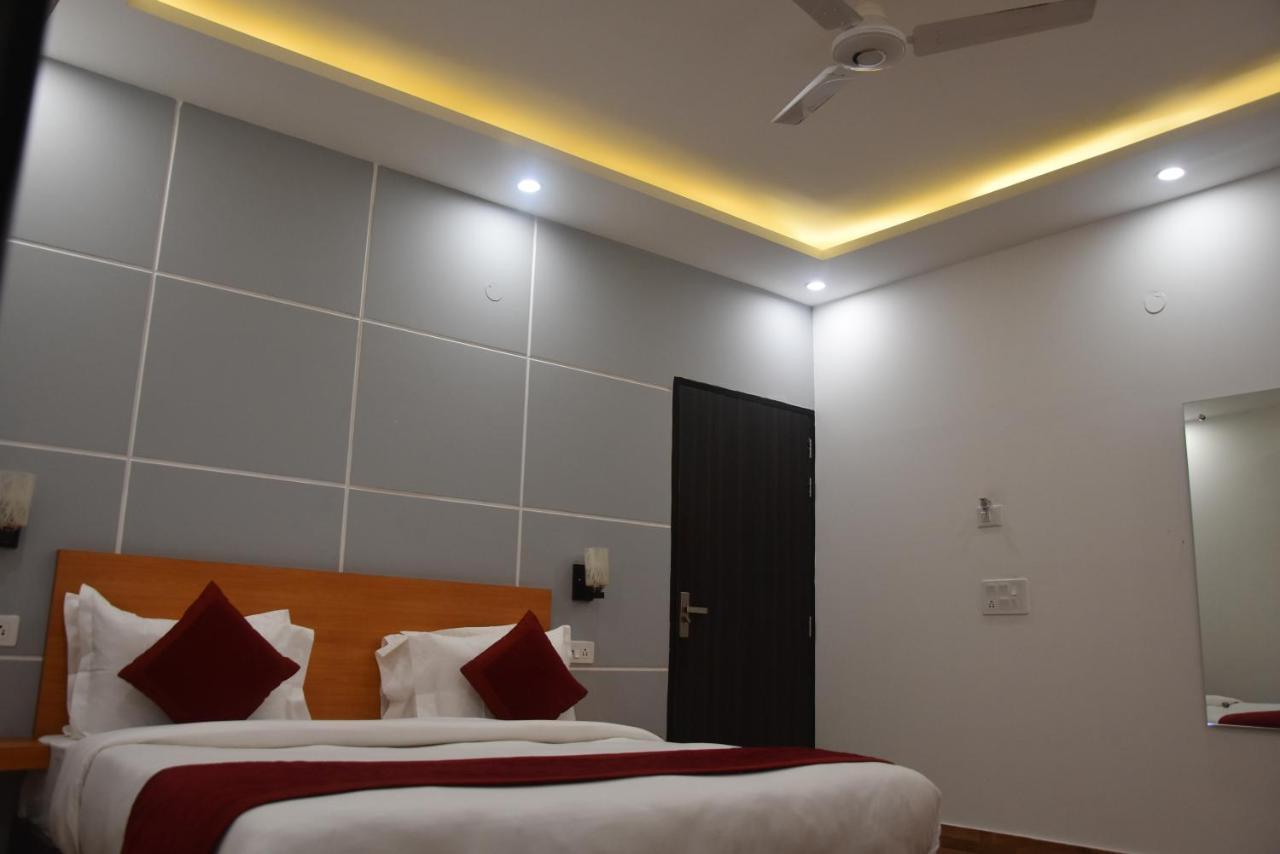 Hotel De Luxe Basai Road Gurgaon Buitenkant foto