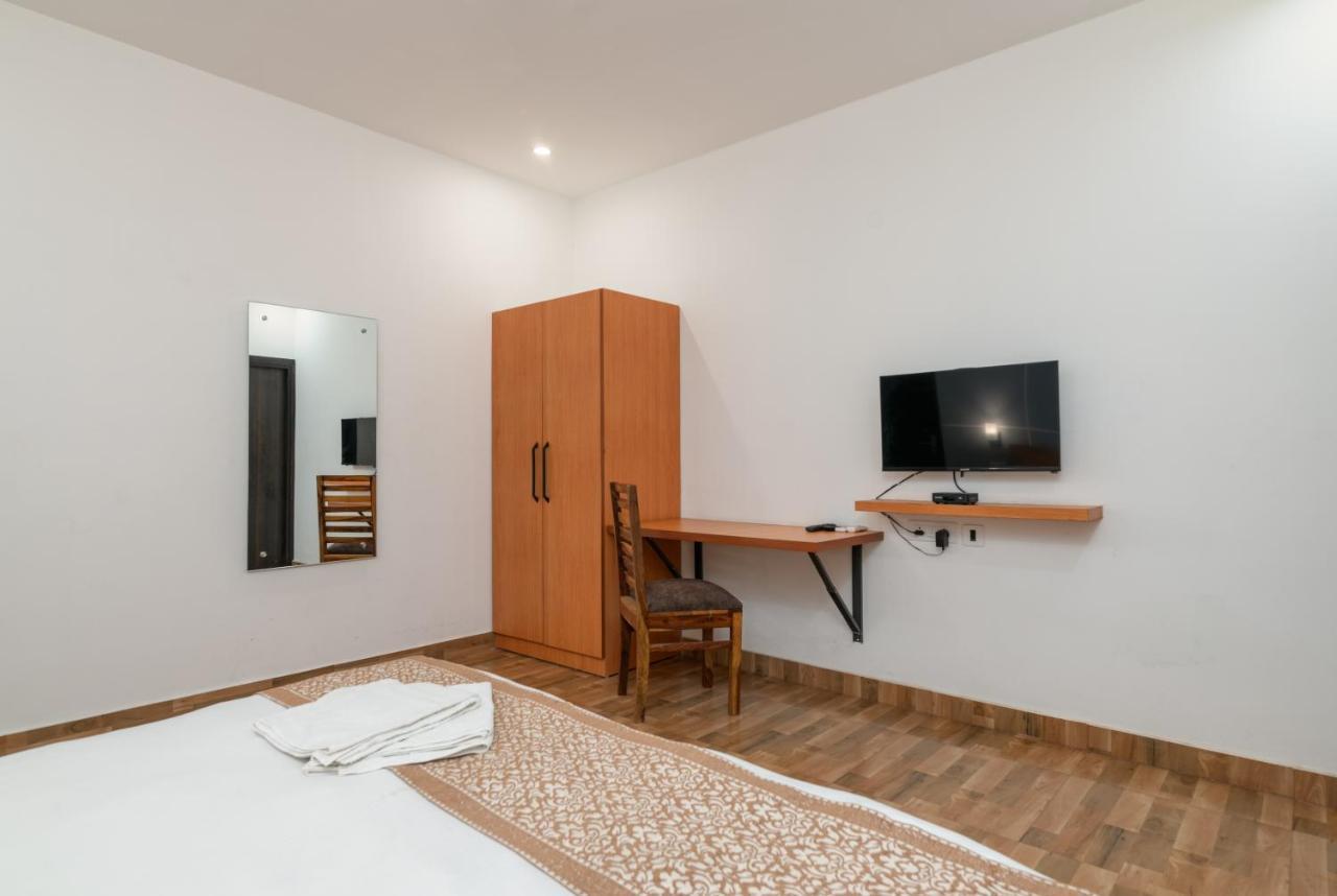 Hotel De Luxe Basai Road Gurgaon Buitenkant foto