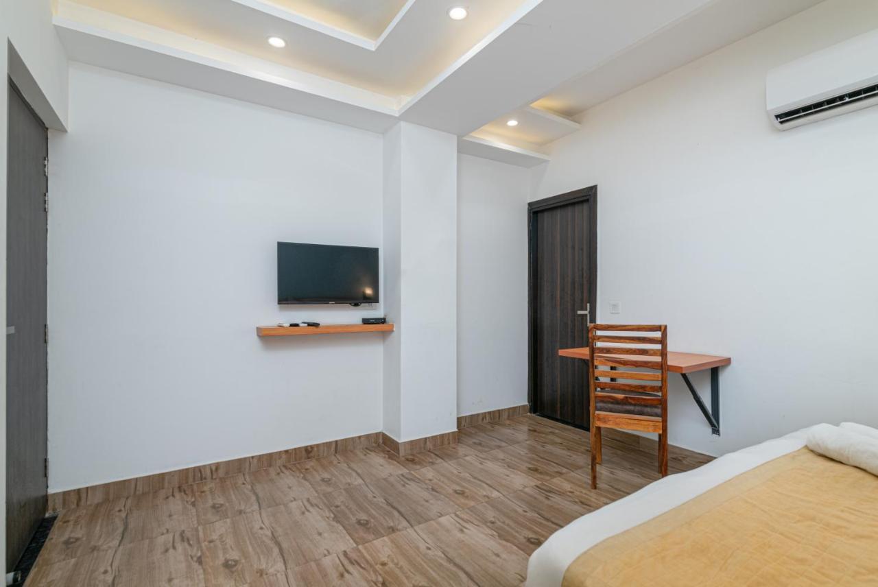 Hotel De Luxe Basai Road Gurgaon Buitenkant foto