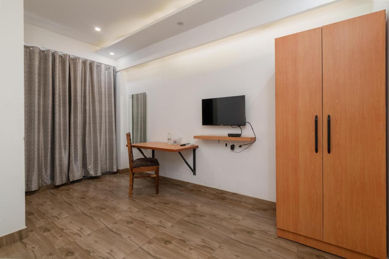 Hotel De Luxe Basai Road Gurgaon Buitenkant foto